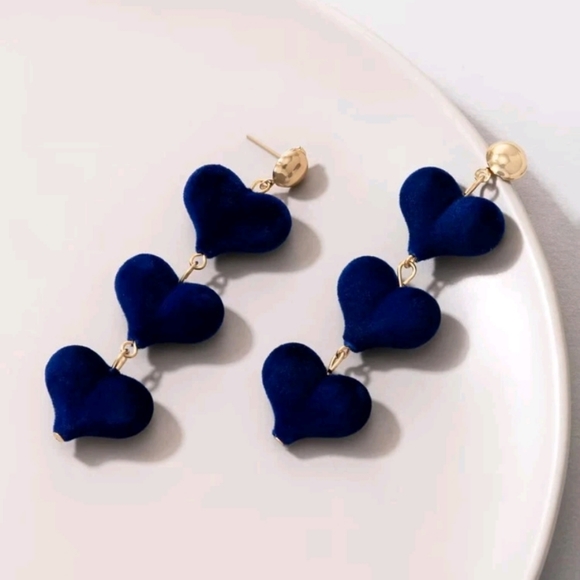 NWOT Set Layered Heart Drop Earrings & Heart Pendant Necklace - Picture 2 of 6